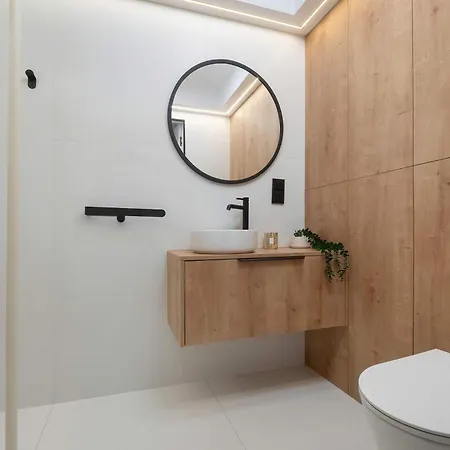 Appartamento Blue And White In With Furnished Balcony By Renters