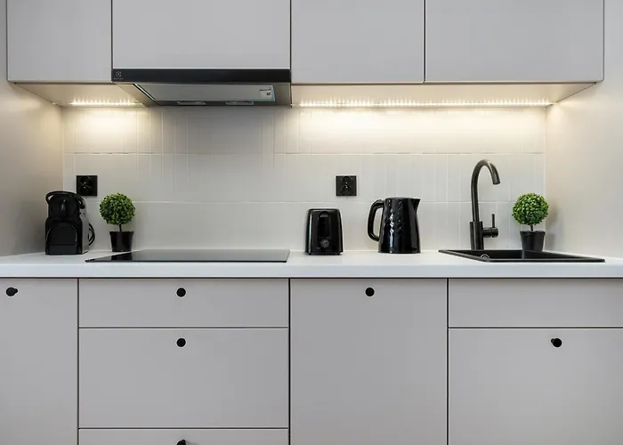 Lejlighed Blue And White In With Furnished Balcony By Renters *