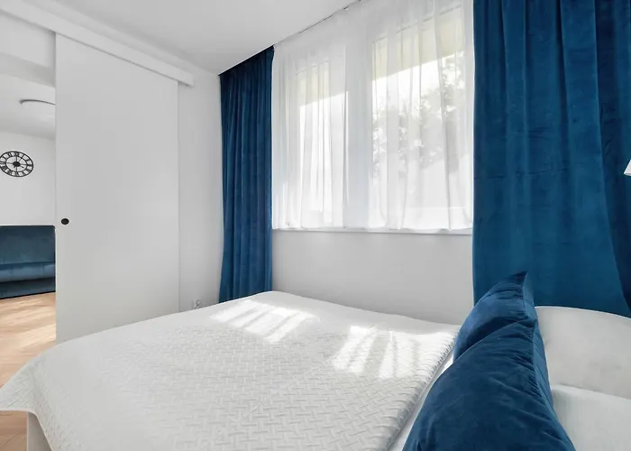 Blue And White In With Furnished Balcony By Renters Lejlighed Łódź