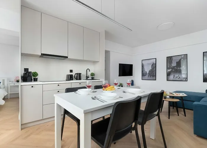 Blue And White In With Furnished Balcony By Renters Lejlighed