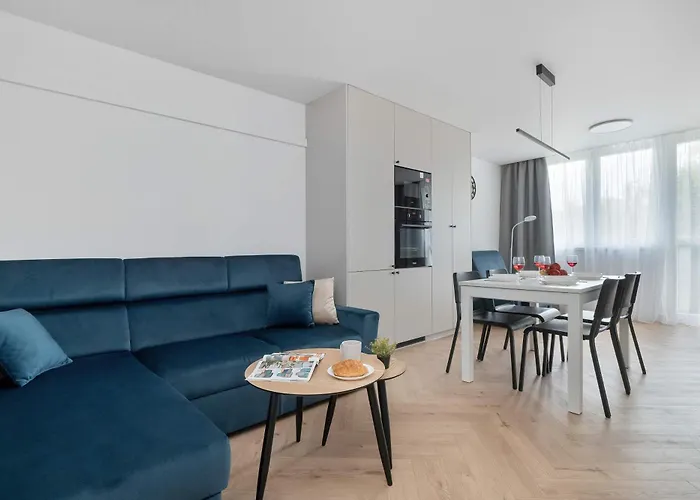 Blue And White In With Furnished Balcony By Renters Lejlighed *